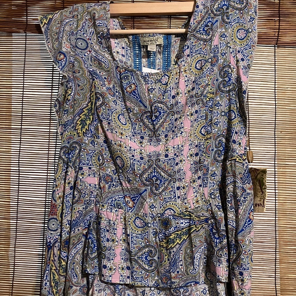 NWT! ONE WORLD Blue and Pink Flutter Sleeve Peplum Blouse - Picture 1 of 7